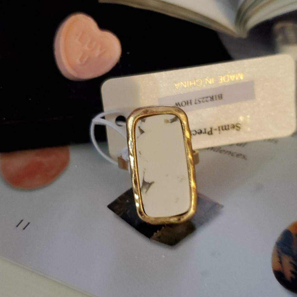 Semi precious adjustable ring in unique setting